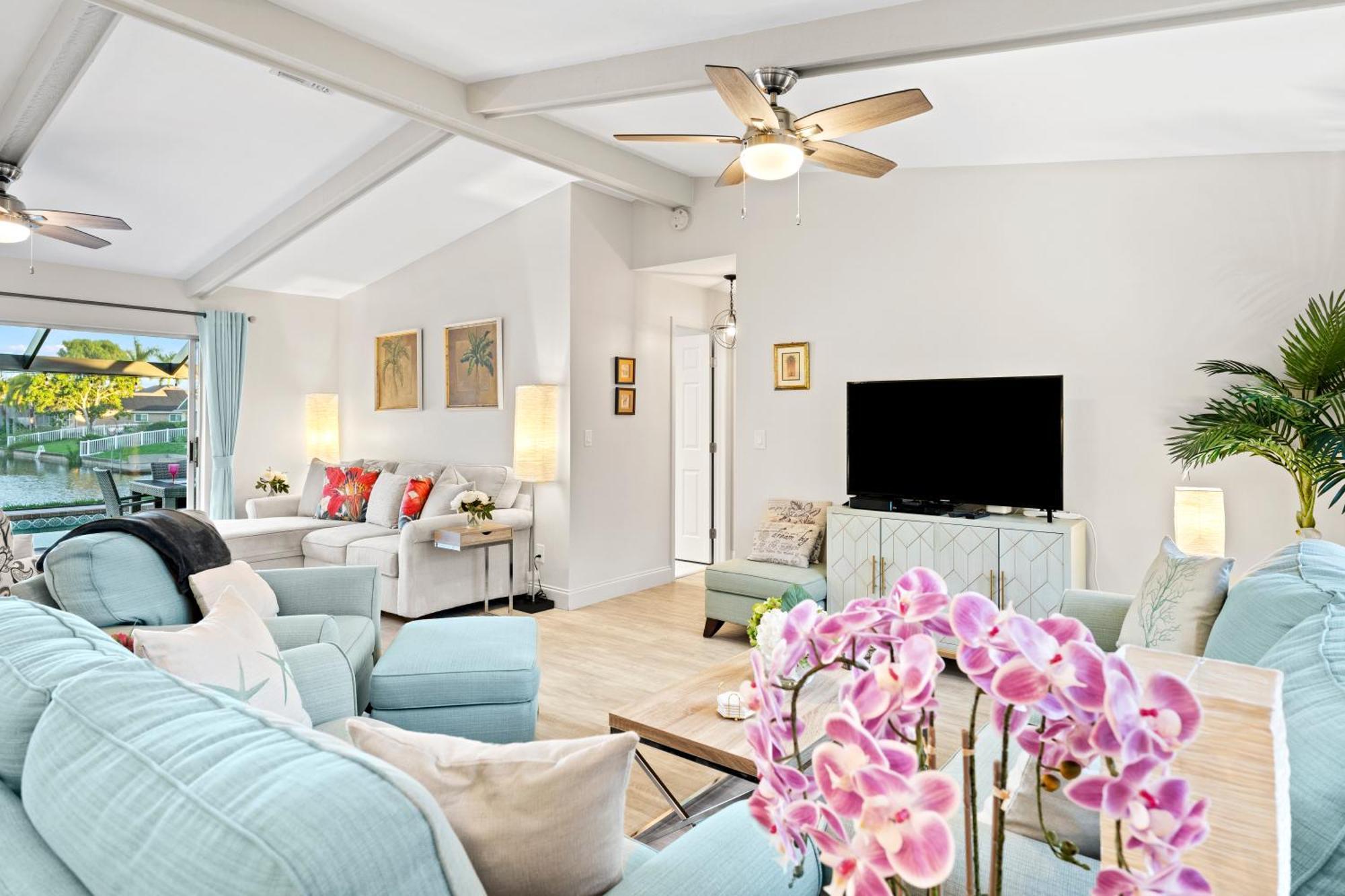 קייפ קורל Serenity Waterfront Villa With King Suite, Private Pool, Great Lanai Enclosure And Long Water Views מראה חיצוני תמונה