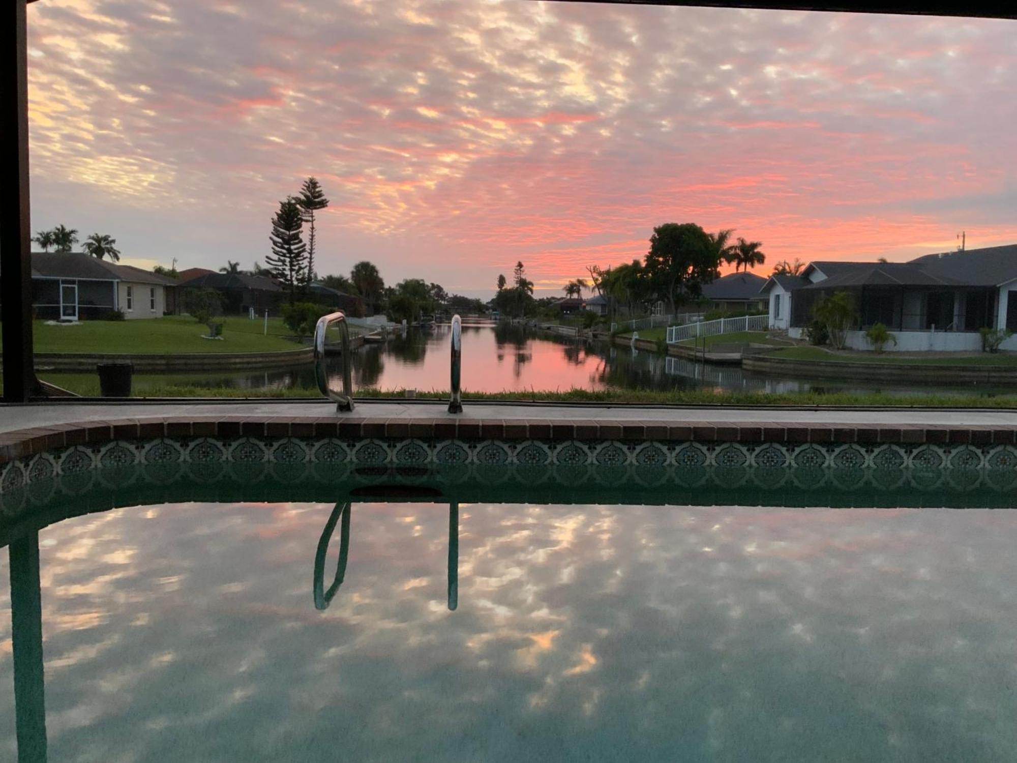 קייפ קורל Serenity Waterfront Villa With King Suite, Private Pool, Great Lanai Enclosure And Long Water Views מראה חיצוני תמונה