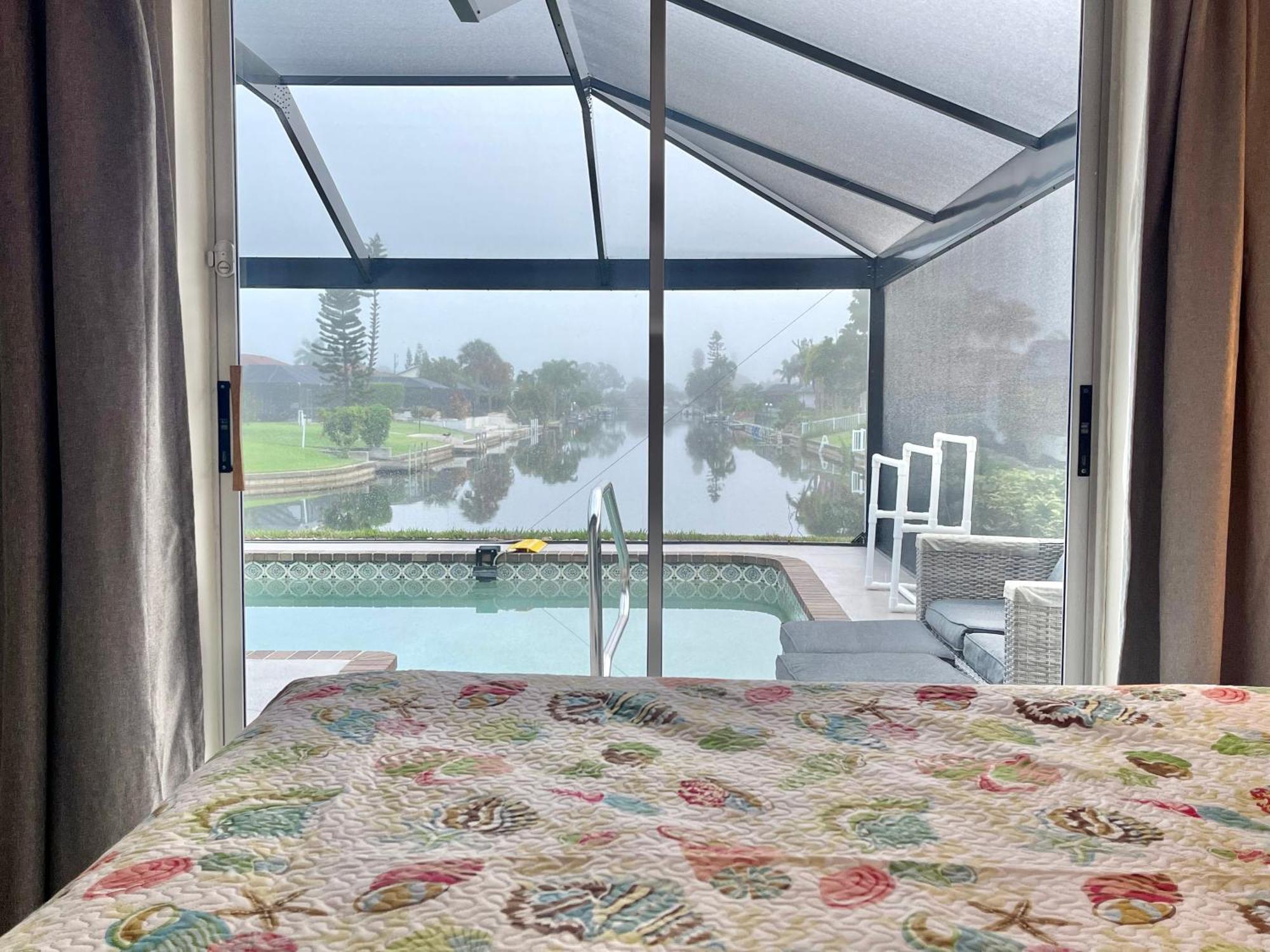 קייפ קורל Serenity Waterfront Villa With King Suite, Private Pool, Great Lanai Enclosure And Long Water Views מראה חיצוני תמונה